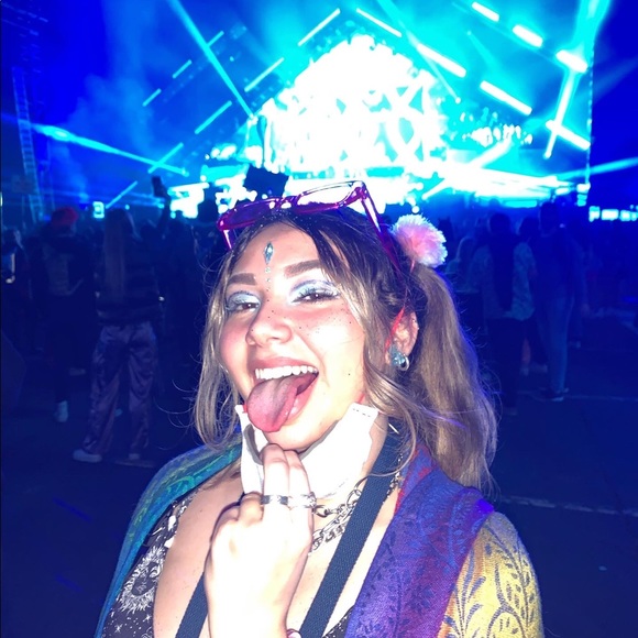 Meet your Posher, Stephanie - Picture 4 of 7